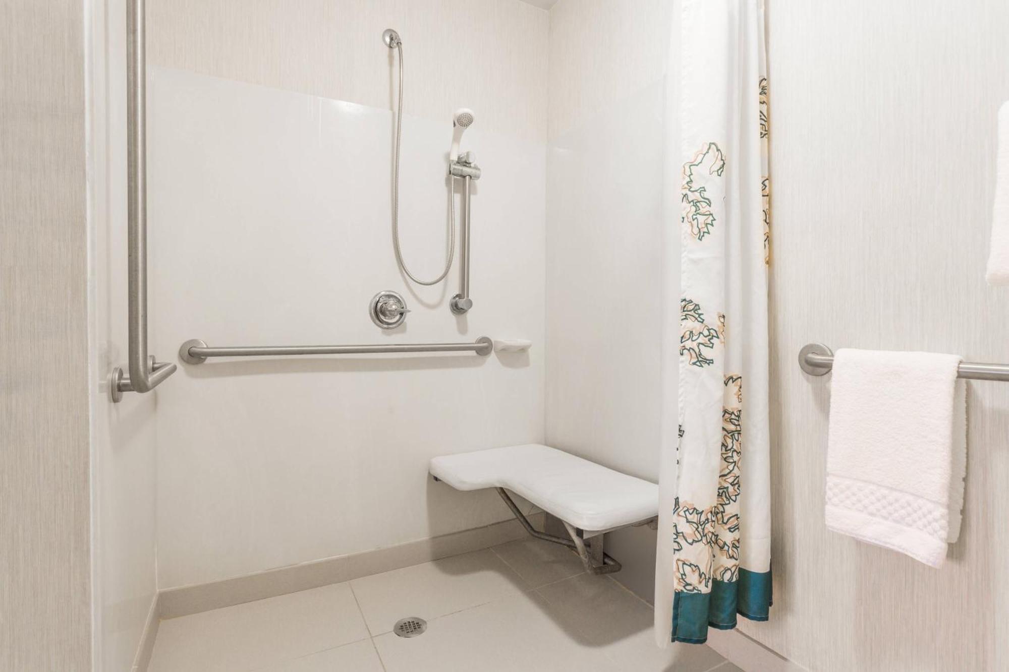 Hotel By Marriott Cleveland 3*